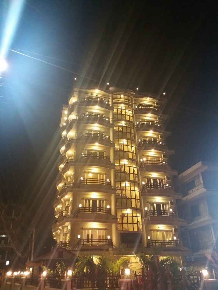Hotel White Pearl Pokhara Extérieur photo