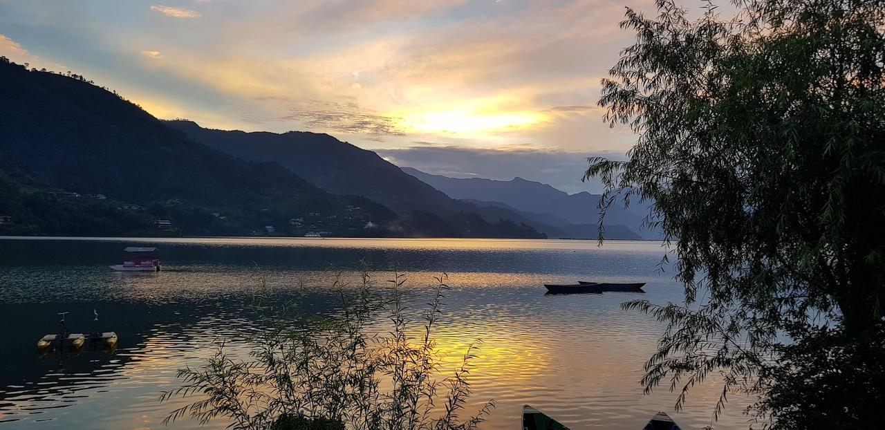 Hotel White Pearl Pokhara Extérieur photo