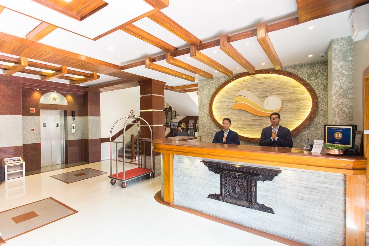 Hotel White Pearl Pokhara Extérieur photo