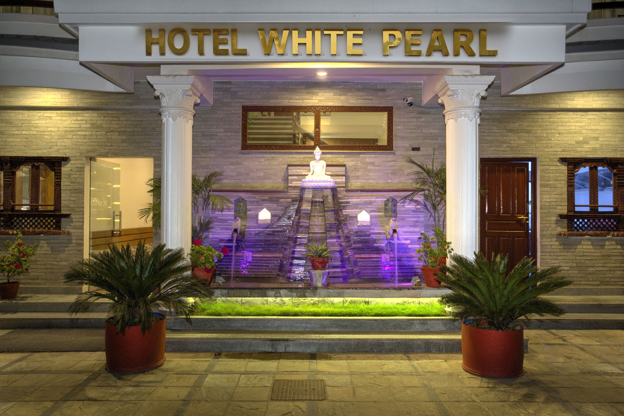 Hotel White Pearl Pokhara Extérieur photo