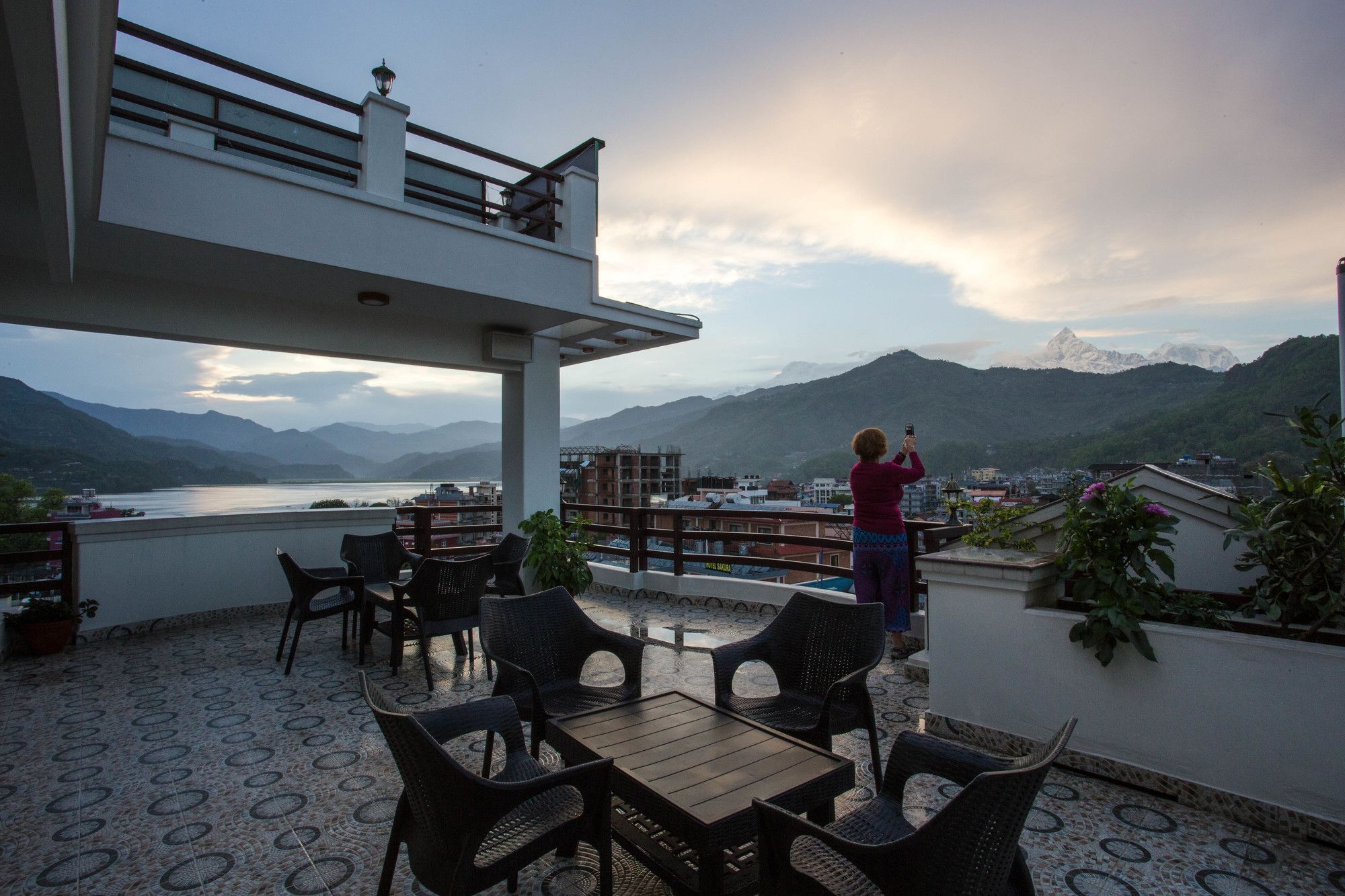 Hotel White Pearl Pokhara Extérieur photo