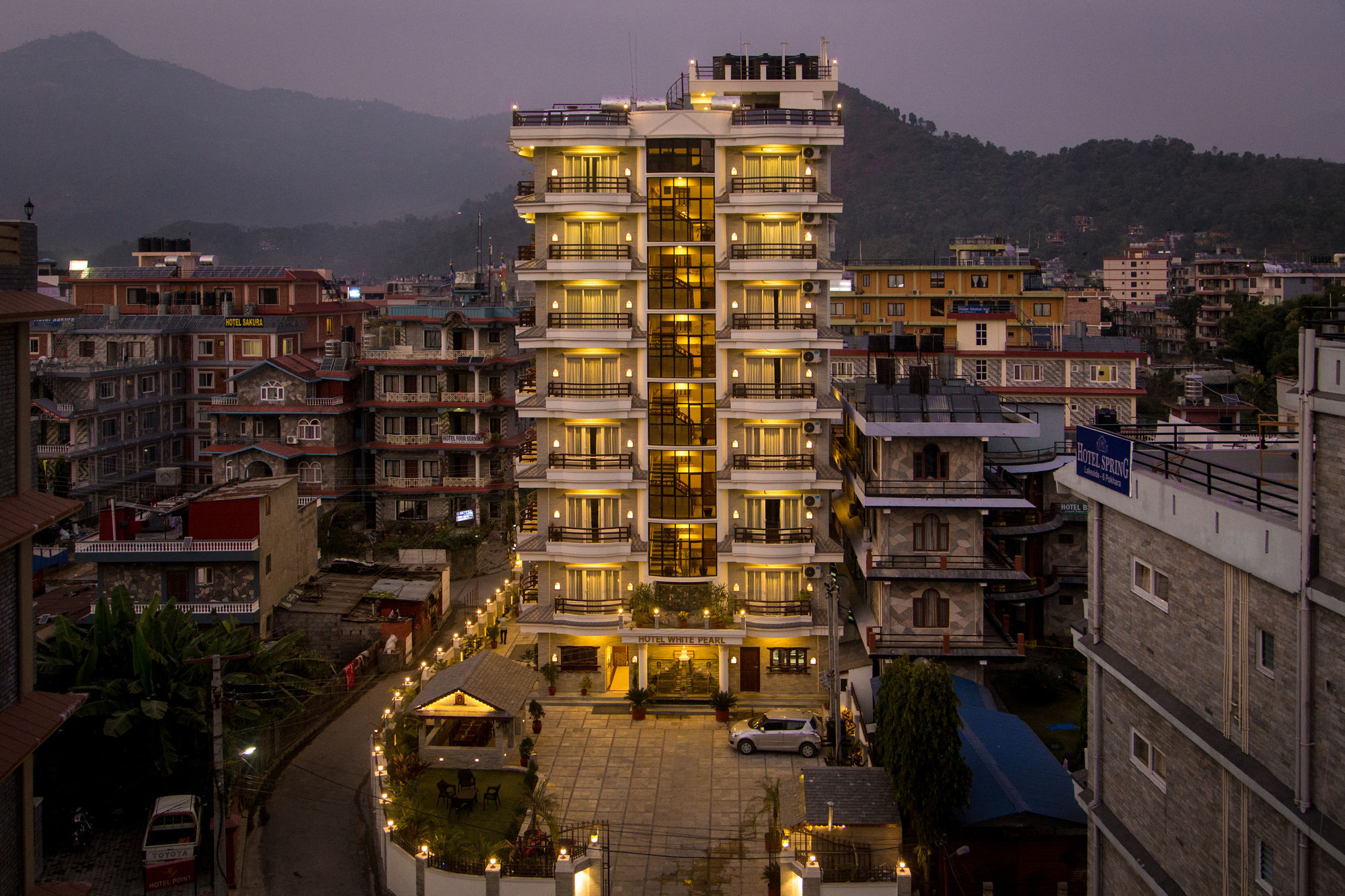 Hotel White Pearl Pokhara Extérieur photo