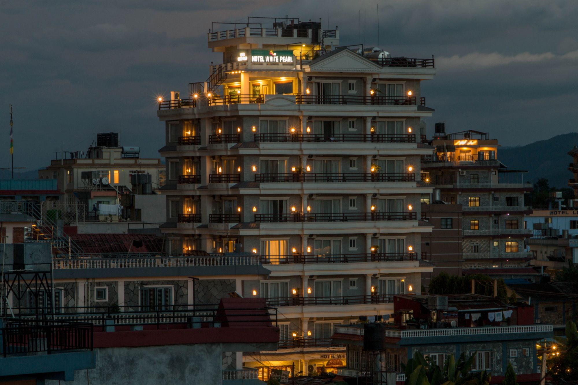 Hotel White Pearl Pokhara Extérieur photo
